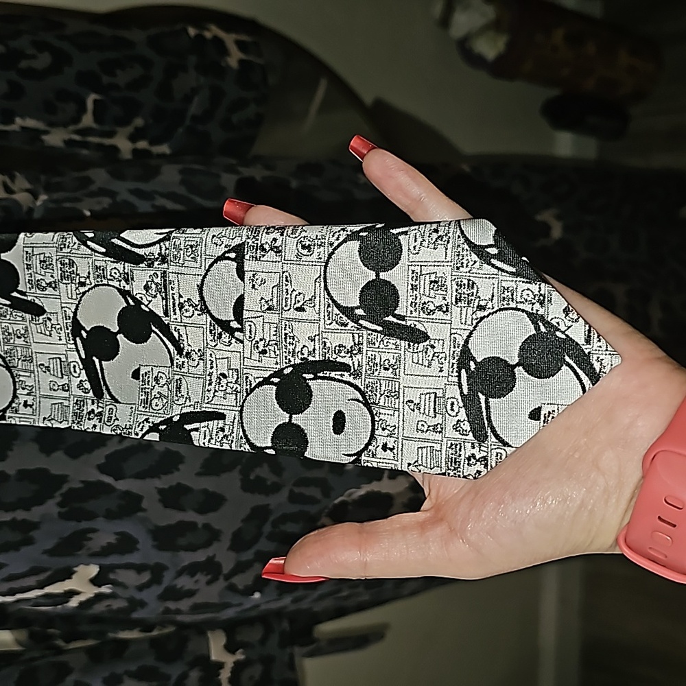 Snoopy Peanuts print necktie black & white vintage comic strip design 🖤